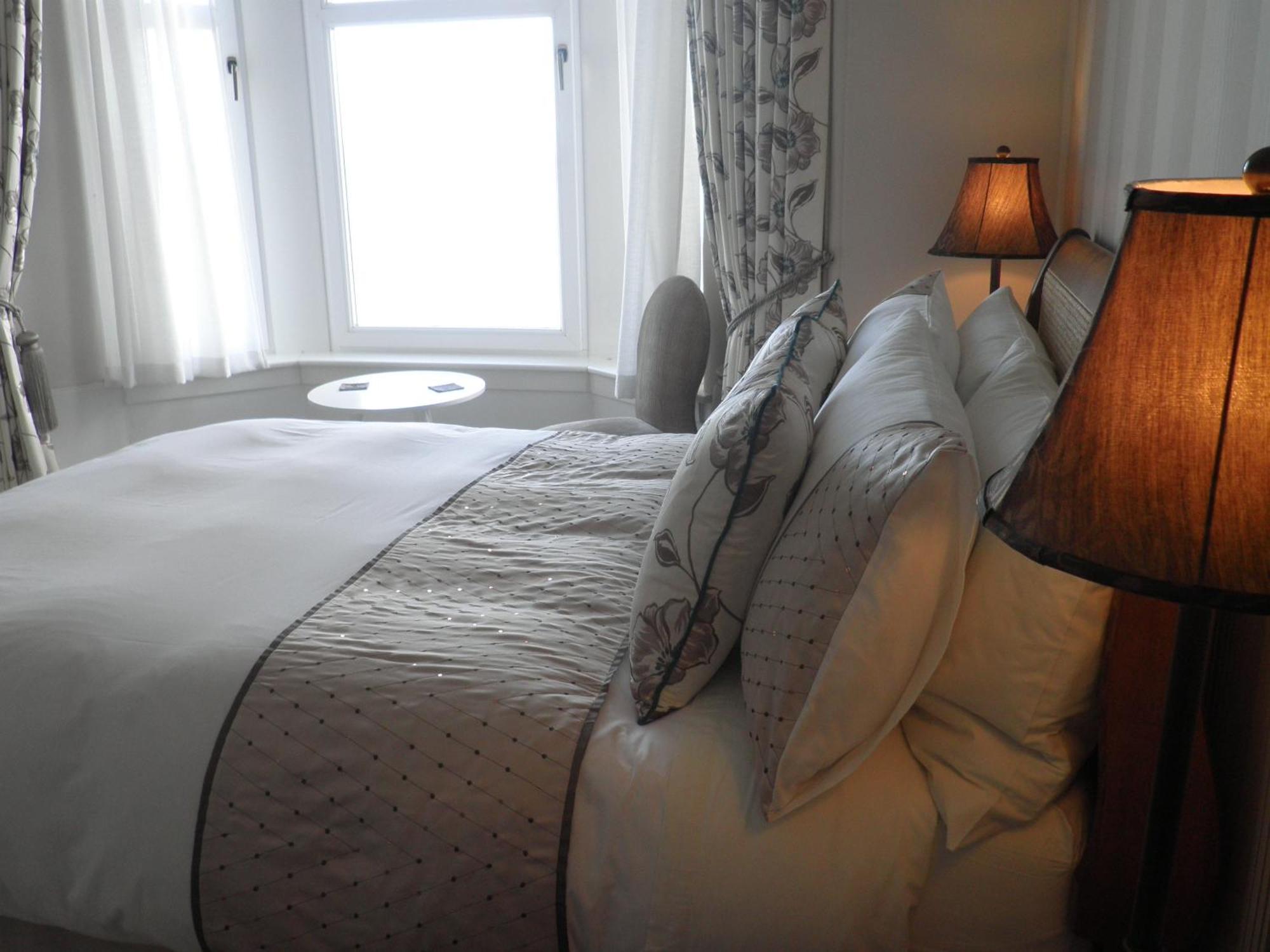 Kirn Douglas Park Guest House الغرفة الصورة